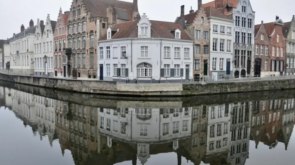 Uburyo bworoheje, bufatika bwo kuronsa creators bo muri Denmark kuri LinkedIn kugira ngo bakorane vlogs z'ibikorwa mu buzima busanzwe — inama, amahuriro, no gushira mu ngiro.