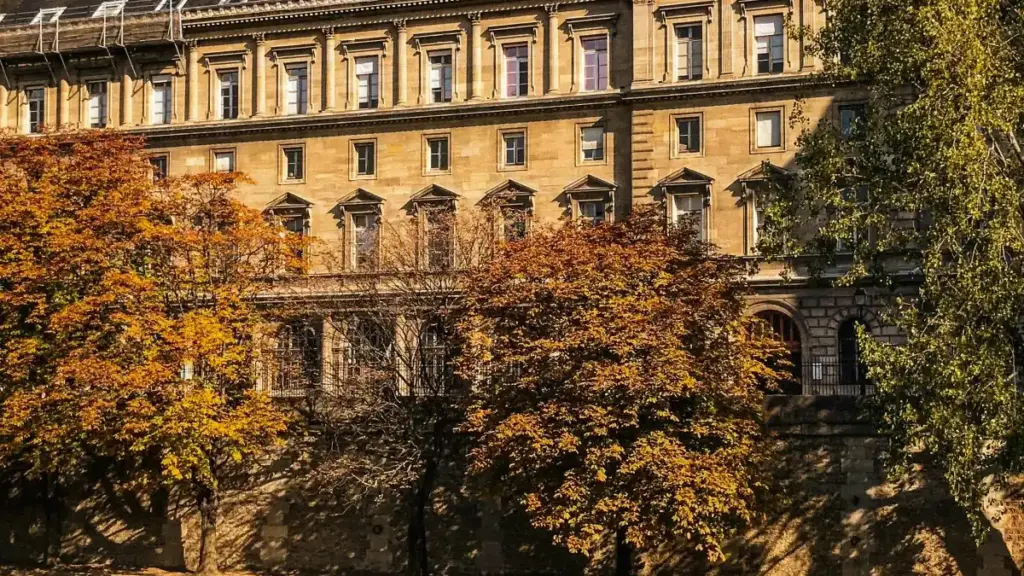 Inyigisho yoroheje kandi y'umwuga ku buryo abamamaza bo muri Burundi bashobora kubona creators bo muri Hungary bategura kampanye zishingiye ku kwitaba abakurikira.