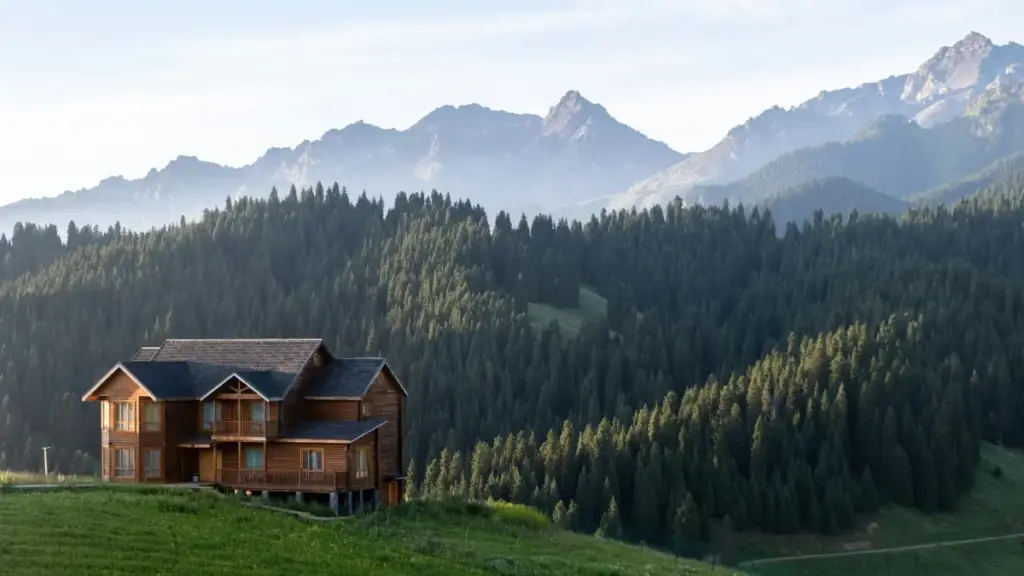 Uburyo bworoshe bwo kuronka no gukorana n’ibigo vya Slovakia kuri Facebook, uburyo bwo kwamamaza ibicuruzwa vy'ingenzi, n'amayeri y'uko woba uri creator avuye i Burundi.