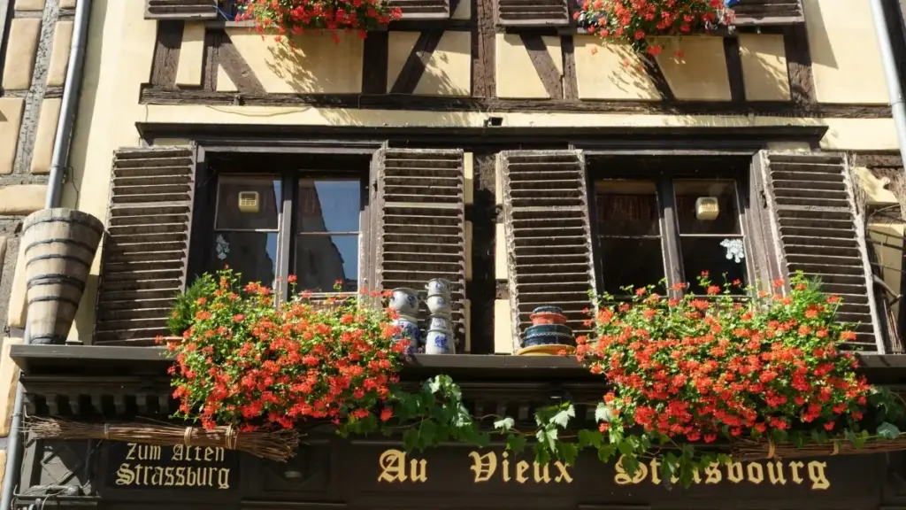 Inama z'ukuri ku buryo abakora ibintu muri Burundi bashobora kuronka sponsorship kuva ku ma brands yo muri Greece ukoresheje Line, ubuhinga, n'uburyo bwo kwiyerekana.