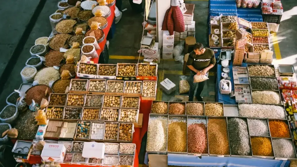 Inama z'umwuga ku gushaka no gukorana n'abasomyi ba Netflix bo Vietnam ukoresheje micro-influencers, ibikoresho, amafasi y'isoko, n'uburyo bwo kubaka ubwizererane.