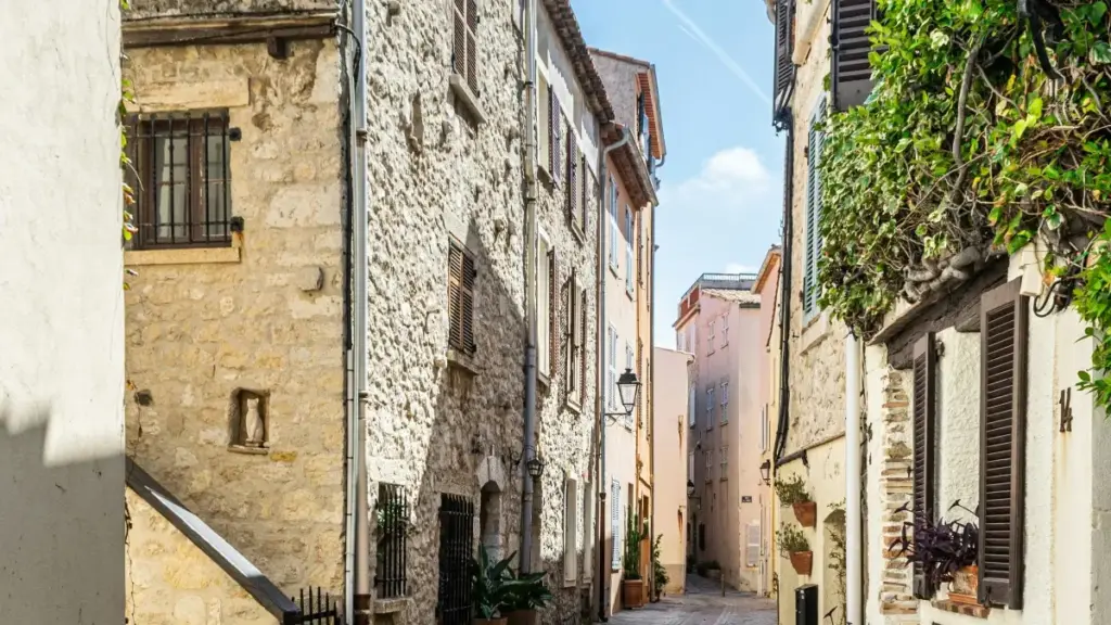 Uko woshikira ibigo vyo mu Ethiopia ku Pinterest ugakorera hamwe ama guides y’urugendo, inama z’inyungu, n’ukuntu wotegura ibiganiro vyubakiye ku mbuga.