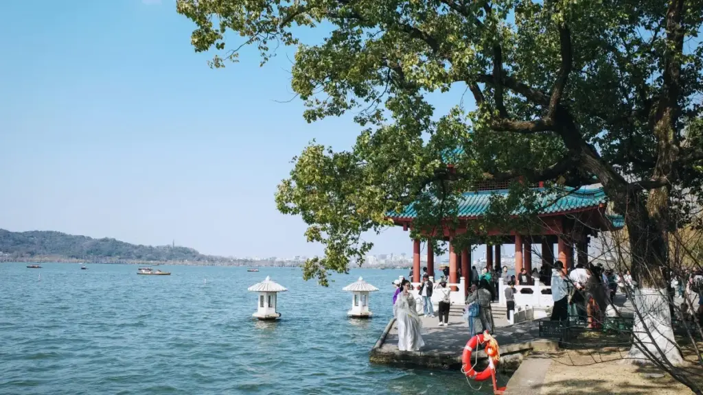 Inama z'uburyo bwo kurondera no gukorana n'aba creators ba WeChat muri Kuwait kugira ngo utezimbere flash sales, hamwe n'ibyiza, ingorane, n'ahahera amahirwe.