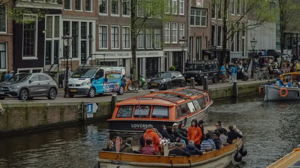 Inama zubaka ku gushaka abamamaji ba ShareChat muri Tuniziya ku masoko ya skincare — uko ubahitamo, ibibazo vy'ubuzima bw'abato, n'uburyo bwo gutunganya campagne ikora neza.