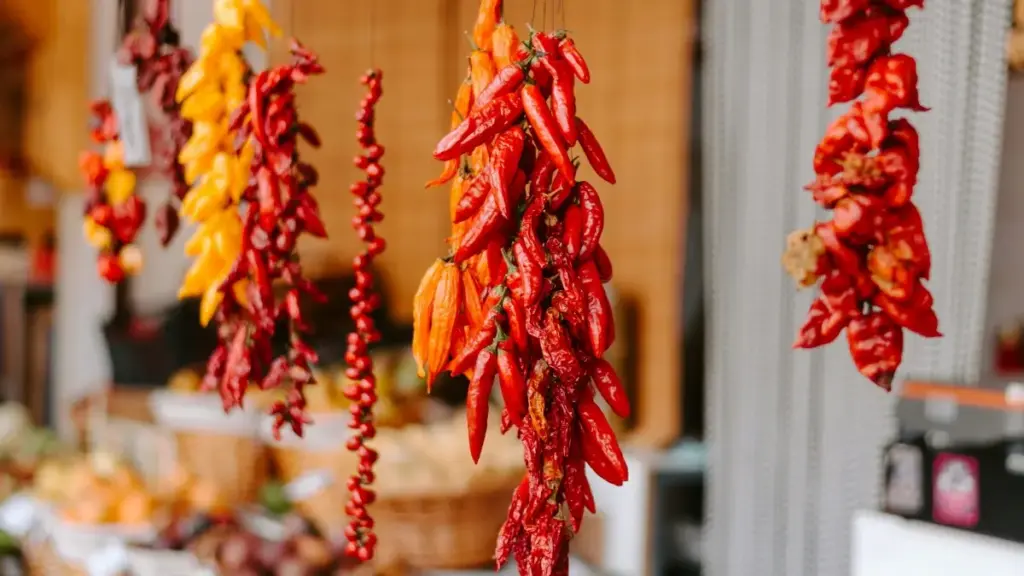 Inama yoroshye kandi y'ubuhinga ku bakora contenu mu Burundi: uko wanegukira ibirangamimerere vyo mu Bwongereza kuri Disney+ kugira ukore travel guides zikwiranye n'isoko rya UK.