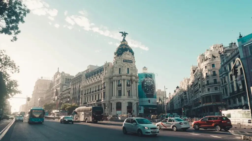 Dore uburyo bwo gushaka aba creators ba Apple Music bo muri Alijeriya, kubasuzuma neza, no gutangiza tutorial series ifite impact kandi ifasha kugera ku bantu benshi.