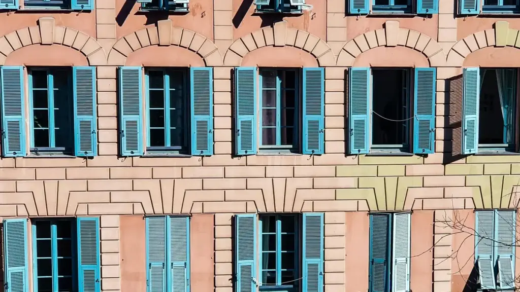 Menya uko wahitamo abaremyi ba Estonia no kubakoresha mu kwamamaza ingendo zaho, uhereye ku buryo bwo gushakisha, gupima, no kugenzura impinduka.