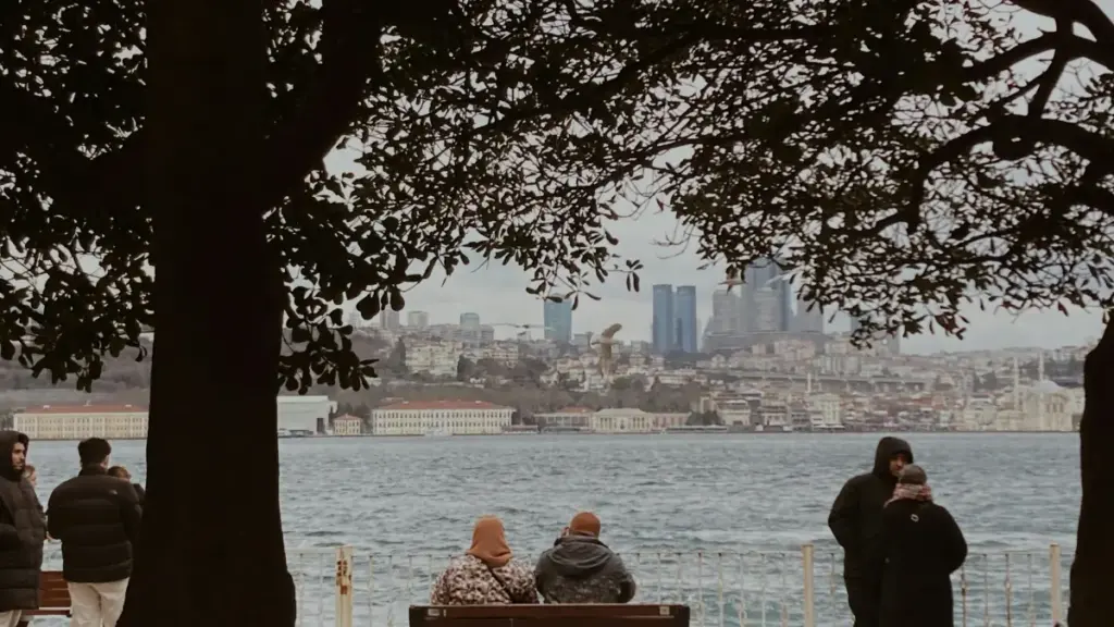 Inama z'umuhinga ku buryo bwo gukorana n'amasosiyete yo muri Georgia ku Shopee ku bikorwa vya giveaway, zishingiye ku mihora ya ShopeeFood n'ivyegeranyo vya creator marketing.